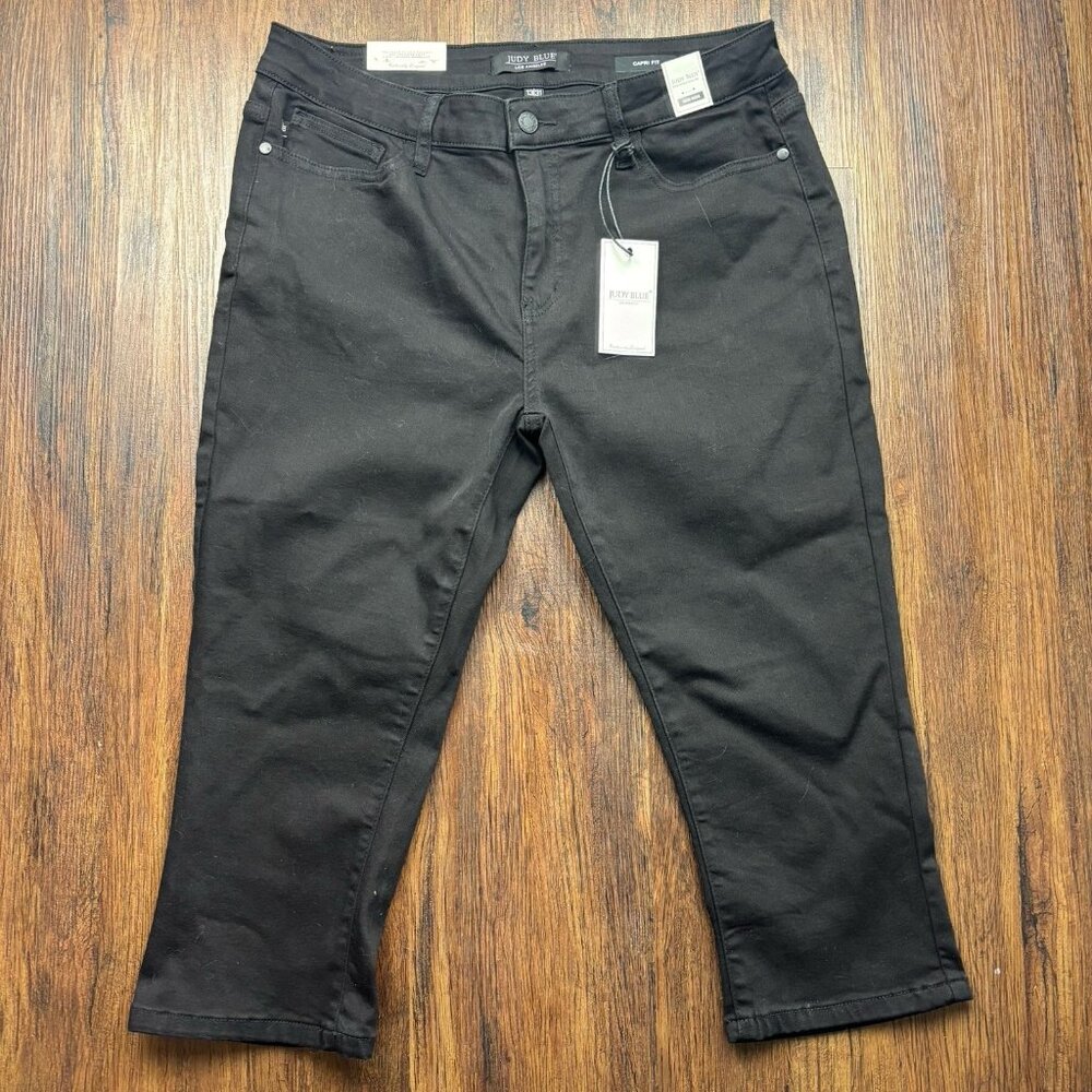 NWT Judy Blue Capri Fit Mid-rise Jeans Black Women’s Size 13/31